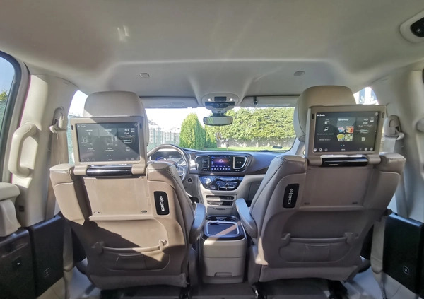Chrysler Pacifica cena 98500 przebieg: 196900, rok produkcji 2017 z Rzeszów małe 781